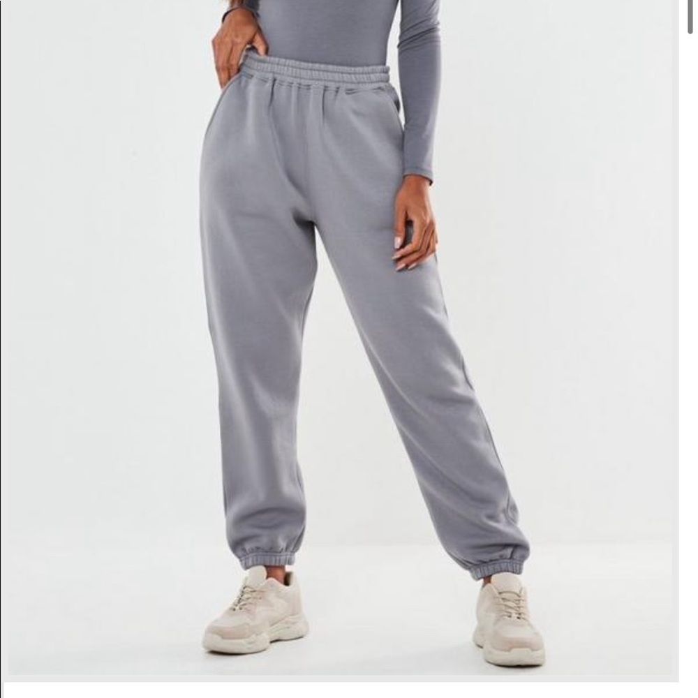 MISSGUIDED gray oversized 90s joggers